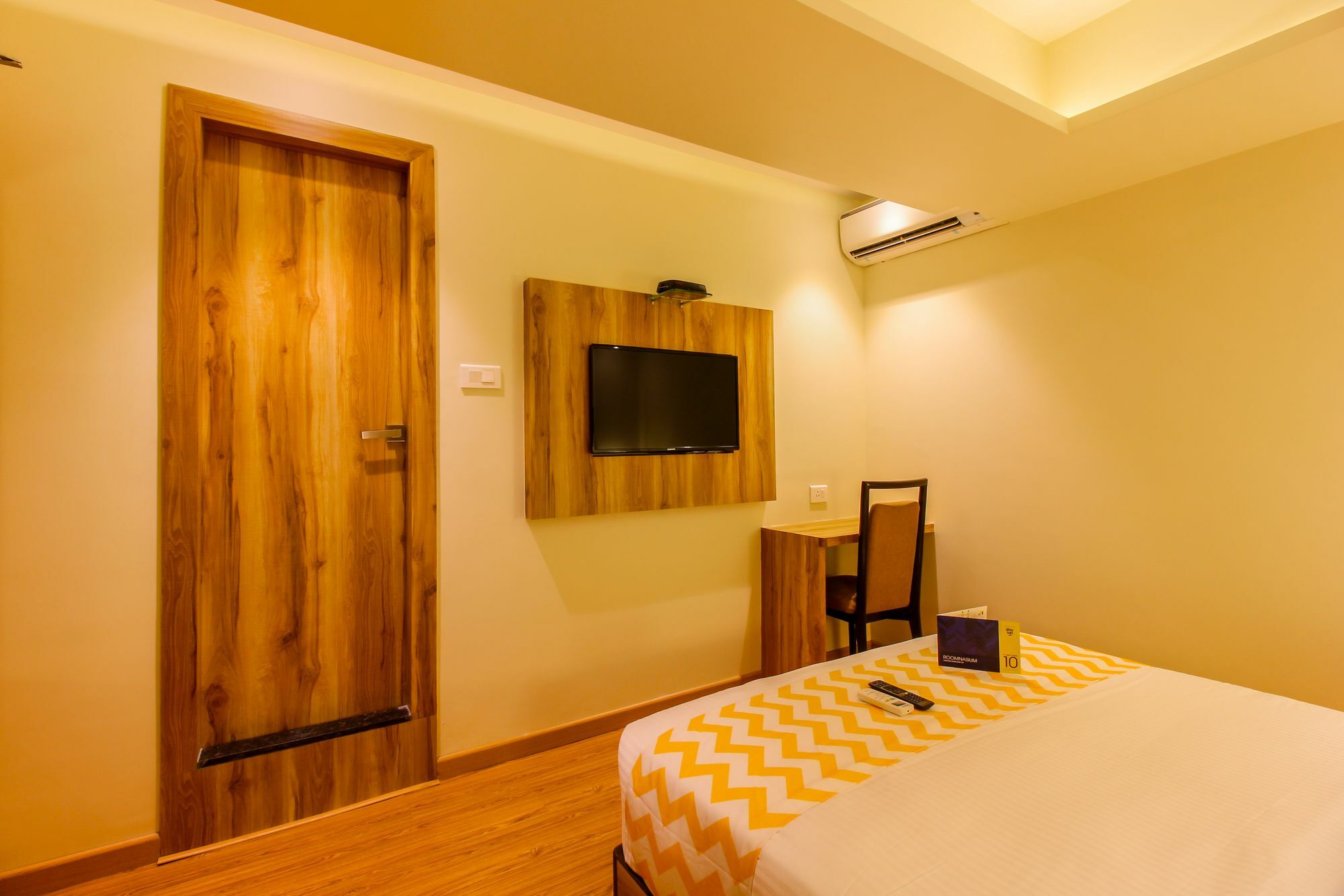 Fluorescent By Bizzgrow Hotels International Airport - Formerly Known As Byaris International Βομβάη Εξωτερικό φωτογραφία