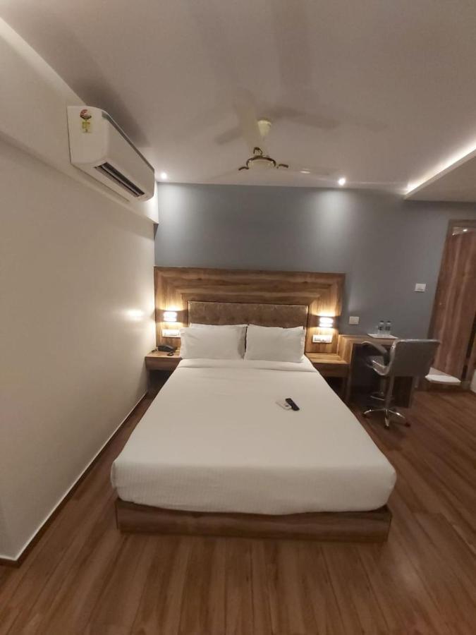 Fluorescent By Bizzgrow Hotels International Airport - Formerly Known As Byaris International Βομβάη Εξωτερικό φωτογραφία